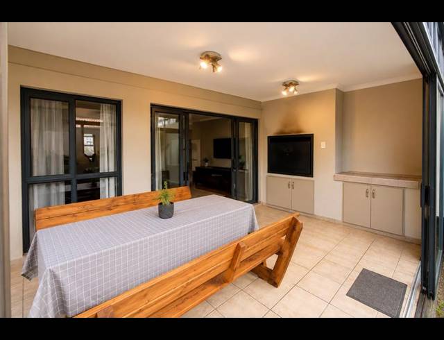 3 BEDROOM TOWNHOUSE FOR SALE IN MENLO PARK